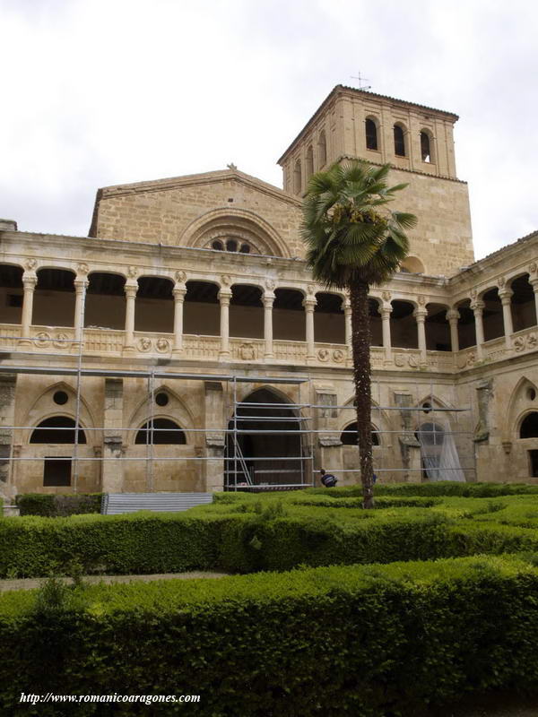 VISTA DEL LADO NORTE DEL CLAUSTRO.